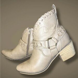 Alter’d State Rynn Ankle Taupe Boots